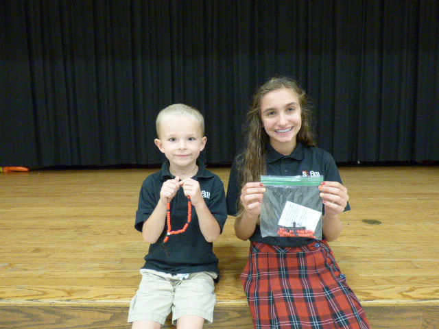 Students make rosaries for cathedral